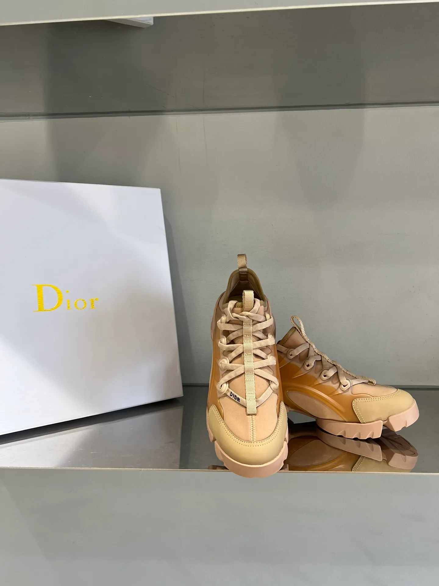 👟👟Ex-factory price 460👟👟 Dior dad shoes 🤓Super flattering footwear! High-density original jacquard ➕T👟👟Ex-factory price U original outsole! Sisters with wide feet must not have any misunderstandings about him! Even chubby feet like mine look slender when wearing them! Size: 35～40 (40 is custom-made and non-returnable) All sizes and colors are available in stock
